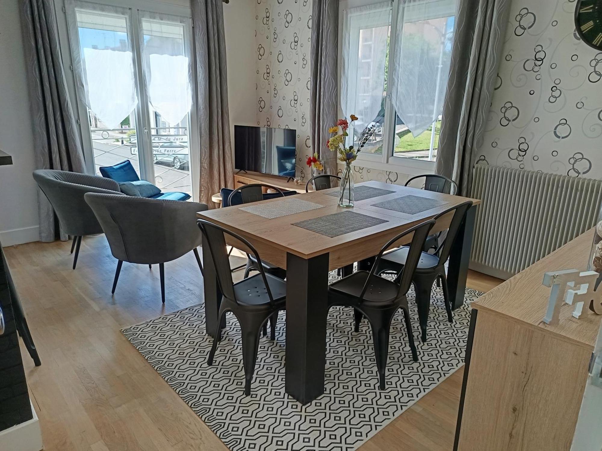 Maison De Ville 70M² Champagnole Buitenkant foto